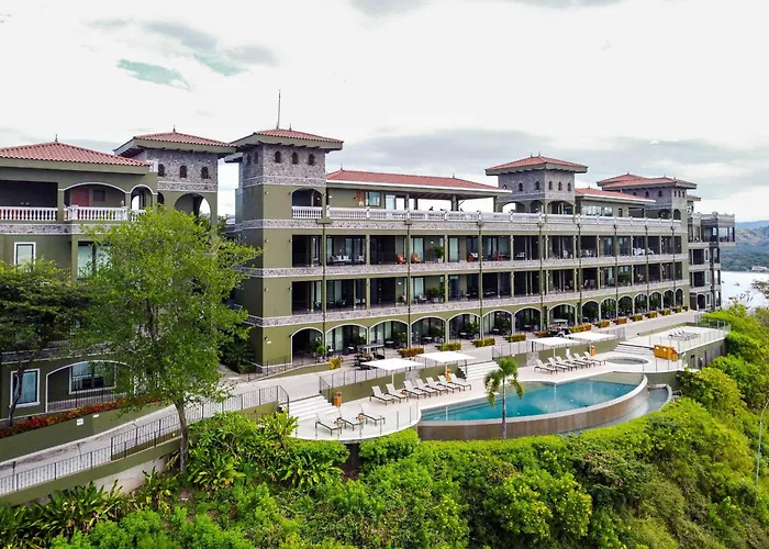 360 Splendor 305 Ocean View Condo- With Breakfast